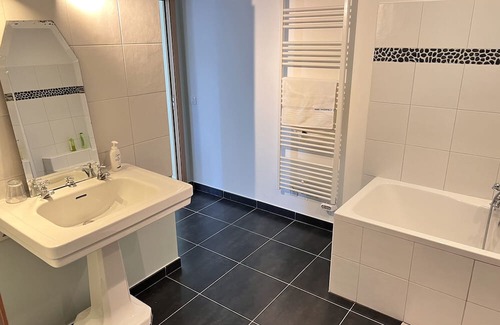 Doudrac House | Holiday Home 'Maison Les Gourrets' with Private Pool, Private Terrace and Wi-Fi