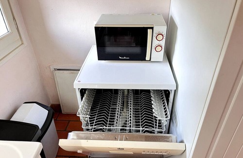 Monflanquin House | Holiday Home 'Gite Triguedina 6 Personnes Piscine' with Private Pool, Private Terrace and Wi-Fi