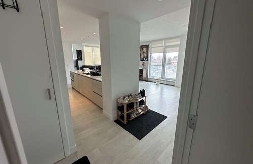 Lower Mount Royal Condo | Heart of Downtown Calgary, beside 17 ave, close to all city centre and trails