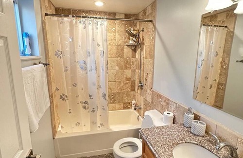 Pittsburgh House | Very CLEAN and COZY house. Down Town 10 min. Waterfront markets, food courts