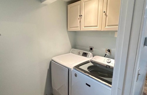 Pittsburgh House | Very CLEAN and COZY house. Down Town 10 min. Waterfront markets, food courts