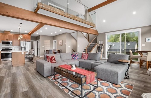 Hope House | Escape to Serenity: Lake Retreat with Majestic Mountain Views!