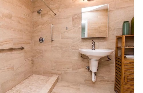 Indian Beach Sapphire Shores House | Walk 2 blocks to the bay, treed neighborhood and use the Kayaks -Sapphire Shores