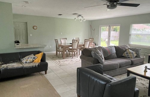 Indian Beach Sapphire Shores House | Walk 2 blocks to the bay, treed neighborhood and use the Kayaks -Sapphire Shores