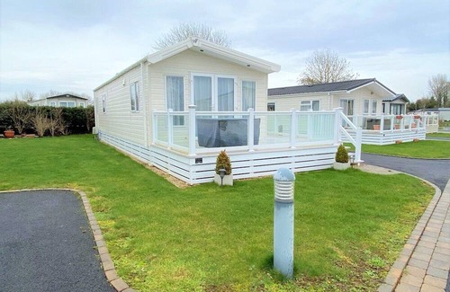 South Cerney Ski Chalet | The Reeds Lodge, pet friendly