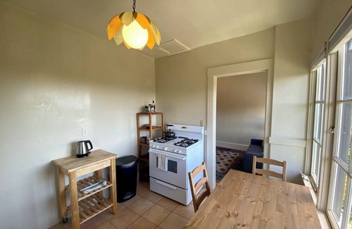 Berkeley Hills House | Beautiful furnished one bedroom apartment in North Berkeley