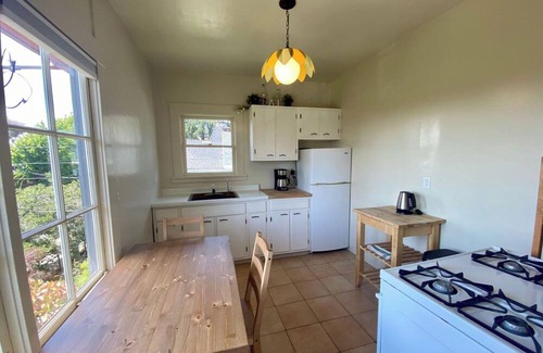 Berkeley Hills House | Beautiful furnished one bedroom apartment in North Berkeley