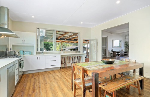Worrowing Heights House | BALI BY THE BAY - JERVIS BAY - HOT SPA