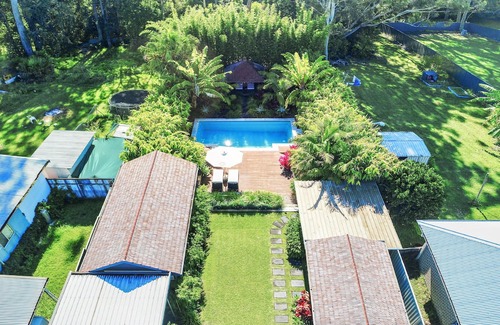 Worrowing Heights House | BALI BY THE BAY - JERVIS BAY - HOT SPA