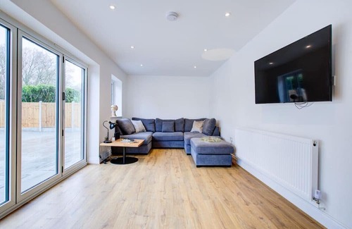 Brentwood House | Stunning Newly Fully Furnished Bedroom Ensuite