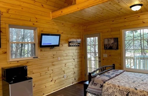 Gowensville Cabin | Treehouse at the Persimmon Farm