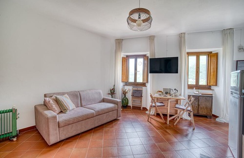 Vallo di Nera House | Holiday Home 'Il Tripode - Le Dimore Del Bordone' with Mountain View