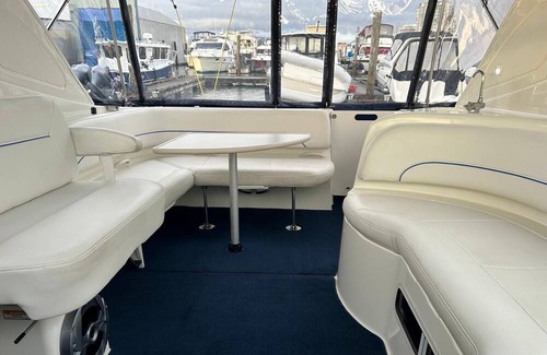 Richmond City Centre Boat Rental | 5 minutes to YVR, 30 minutes to downtown. Stay cozy on a boat!