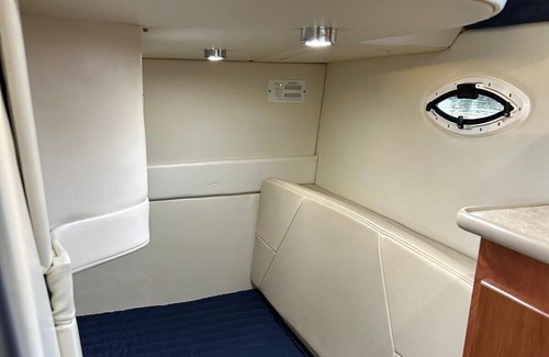 Richmond City Centre Boat Rental | 5 minutes to YVR, 30 minutes to downtown. Stay cozy on a boat!