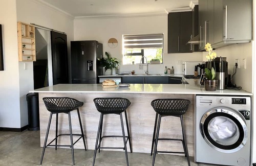 Stellenbosch House | Cape Winelands Mountain View Getaway