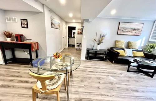 Halton Regional Municipality House | Cozy King Bed Entire Suite, middle of Niagara and Toronto, nature surrounded