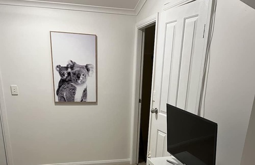 Alexandria House | Queen Room At Sydney City Stays