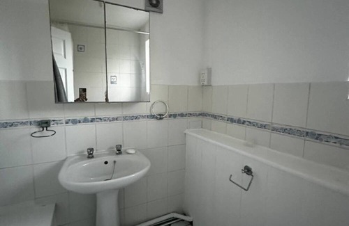 Borehamwood Apartment | Elstree 3-bed Gem: Central London, Sky, Bbc