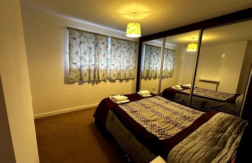 Borehamwood Apartment | Elstree 3-bed Gem: Central London, Sky, Bbc