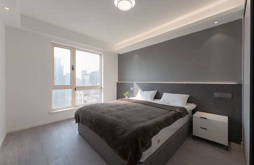 Huangpu Apartment | Walk 10 minutes to the Bund & People‘s Square & Yu Garden! 3 Bedrooms Apartment