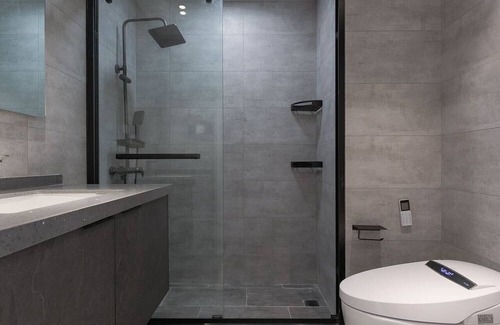 Huangpu Apartment | Walk 10 minutes to the Bund & People‘s Square & Yu Garden! 3 Bedrooms Apartment
