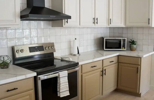 Mesa House | Spacious 5BR Oasis w Heated Pool - Perfect for Fam
