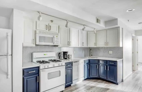 Union City Apartment | 3 Apts in 1! Modern 8 BR NYC 15 min