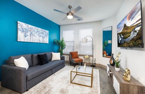 Lewisville Apartment | Luxurious Lakeside Retreat: 1BD Pool & Gym