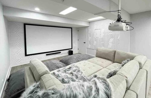 Rockford House | Cerro Vista Estate/Indoor Pool/Hot Tub/Game Room