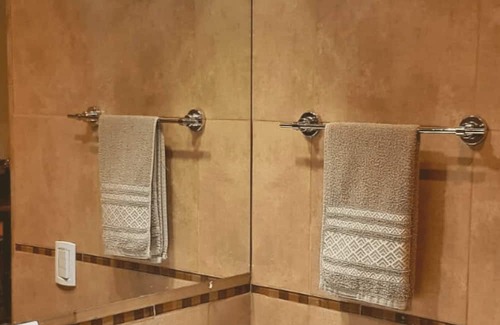 Posadas Apartment | Stylish Retreat with Parking at the Entrance to City