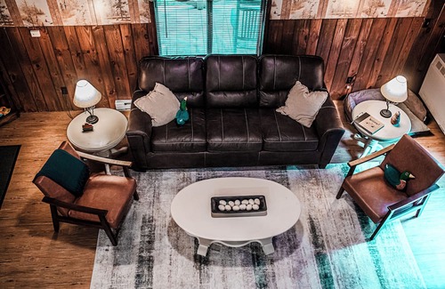 Montrose Cabin | Charming cabin with creek, fire pit. Pet friendly! Walkable to Salt Springs Prk
