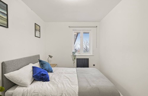 Woolwich Apartment | 2Bed 2 bath |FREE Gated Parking & Wifi ready for your weekly and monthly needs