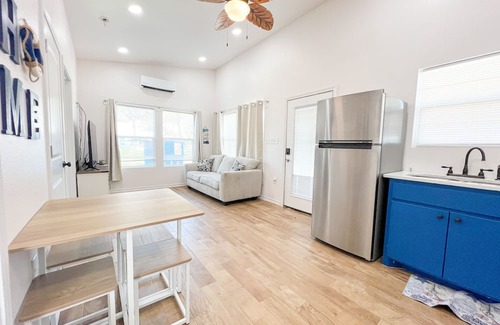 Aransas Pass Cabin | Escape to our TINY & cozy 2 bedroom cabin in Aransas Pass, perfect for families of up to 6