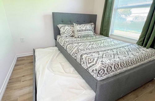 Aransas Pass Cabin | Escape to our cozy 2 bedroom cabin in Aransas Pass, perfect for families of up to 6