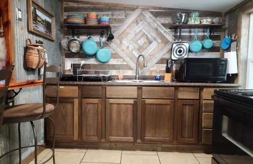 Warsaw Cabin | NAMA Stays - Cozy Cabin