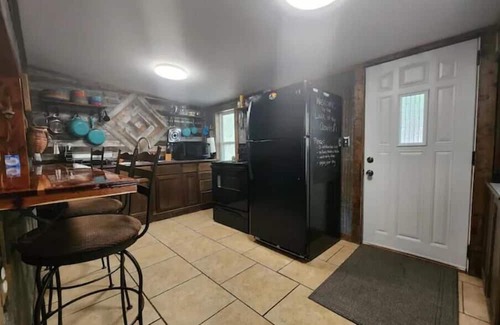 Warsaw Cabin | NAMA Stays - Cozy Cabin