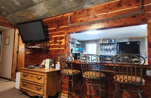 Warsaw Cabin | NAMA Stays - Cozy Cabin