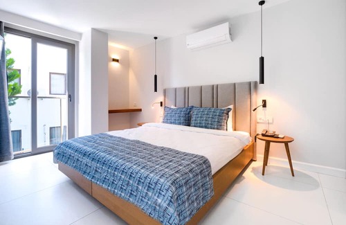 Bodrum City Center Apartment | Stylish Flat w Pool n Balcony 5 min to Beach