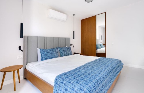 Bodrum City Center Apartment | Stylish Flat w Pool n Balcony 5 min to Beach