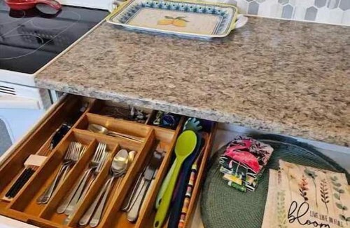 Chemainus Cottage | Salty Mermaid Cottage - ocean/mountain/sunset views