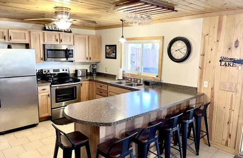 McHenry Cabin | Cozy cabin on the Lake with dock and hot tub!