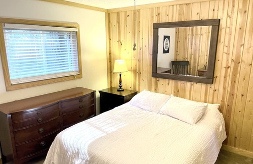 McHenry Cabin | Cozy cabin on the Lake with dock and hot tub!