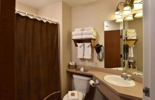 St. Joseph House | Taste of Wild West with Modern Twists - Breakfast Included | 4 Units