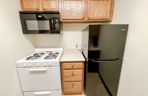Des Moines Apartment | Sleepover: Homey 1BD/1BA - Des Moinesn