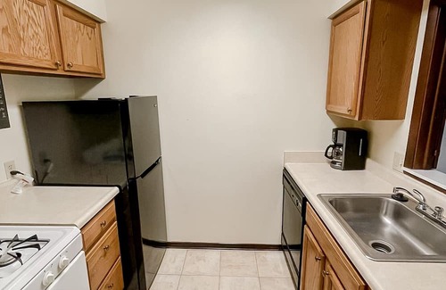 Des Moines Apartment | Sleepover: Homey 1BD/1BA - Des Moinesn