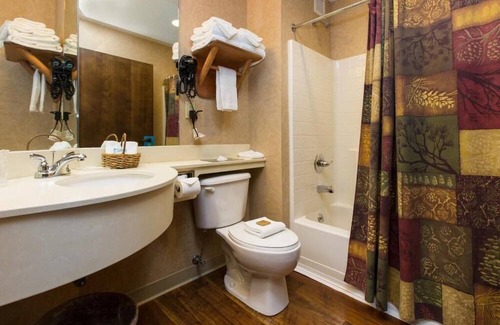 Onalaska House | Serene Lodge Oasis Near Mississippi River! Free Breakfast | 4 Units