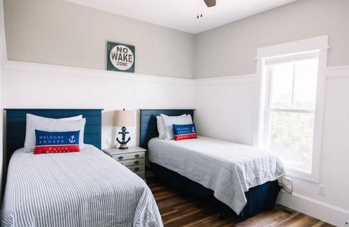 Wanchese Cottage | Perfect fishing village retreat with boat parking