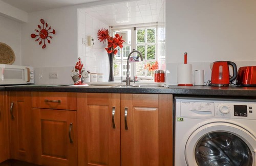 Ladock Cottage | MILL RETREAT, pet friendly, with a garden in Summercourt