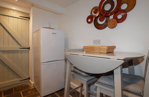 Ladock Cottage | MILL RETREAT, pet friendly, with a garden in Summercourt