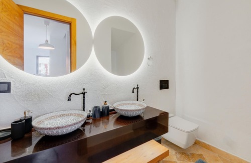 Alacati Apartment | Vacation flat w pool and balcony, 5 min to beach